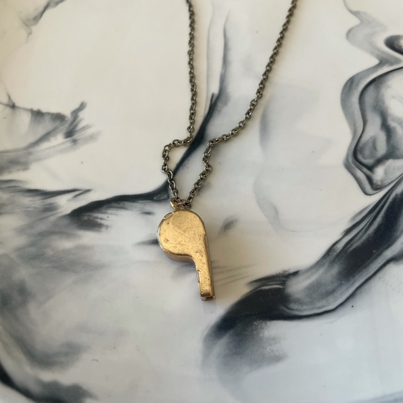Gold whistle necklace - Picture 6 of 7